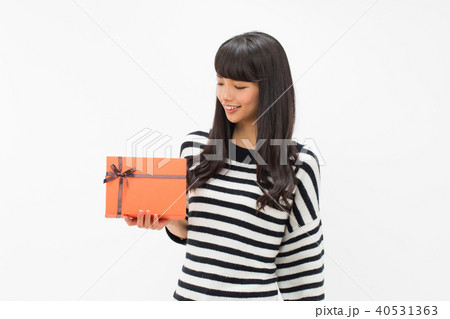 若い女性　プレゼント 40531363
