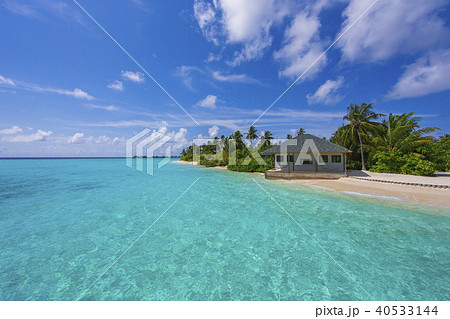 南国 モルディブ モルジブ 海 ハワイ 夏 海外 水上ヴィラ 結婚式 砂浜の写真素材