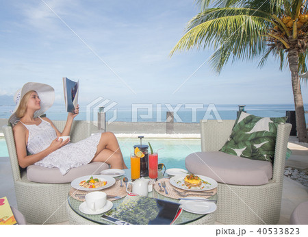 Woman relaxing sea view with morning coffee Woman relaxing sea view with morning coffee 40533823
