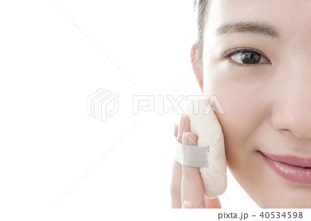 パウダーパフ 若い女性の美容イメージ パウダーパフ 若い女性の美容イメージ 40534598
