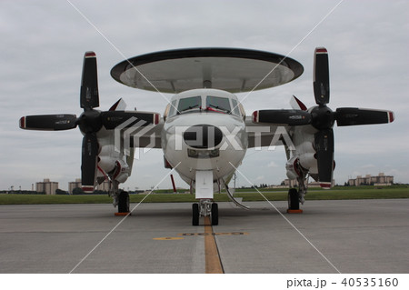 E-2C　横田基地　横田　戦闘機　ホークアイ　飛行機　プロペラ機　軍隊　空港　電子作戦機　レーダー 40535160
