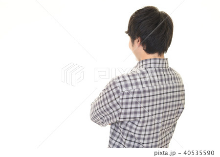 男性の後ろ姿 40535590