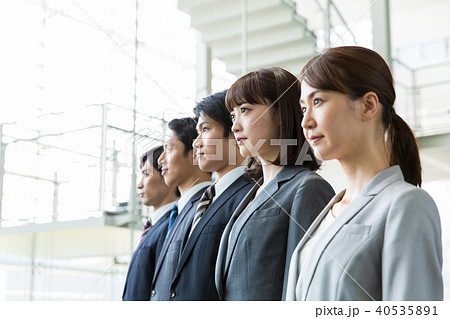 ビジネス 並ぶ 大人数 40535891