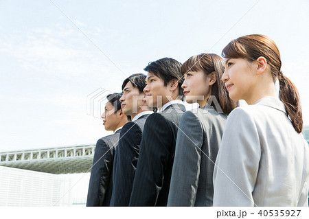 ビジネス 並ぶ 大人数 40535927