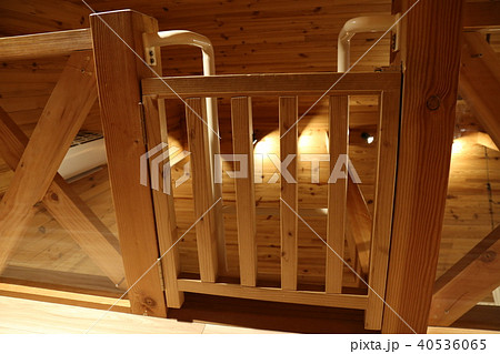 ログハウスの扉 40536065