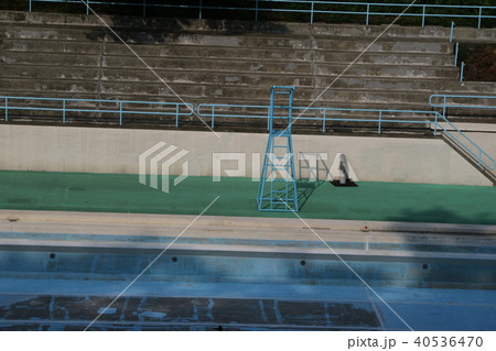 休業中の公園プール 40536470