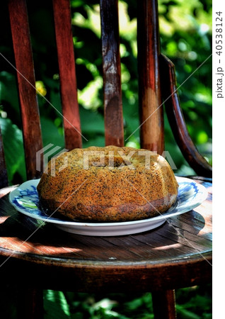 A poppy cake 40538124