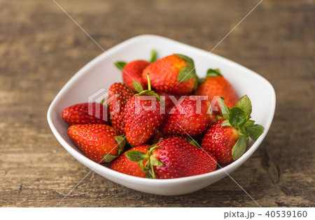 Strawberries in a Bowl 40539160