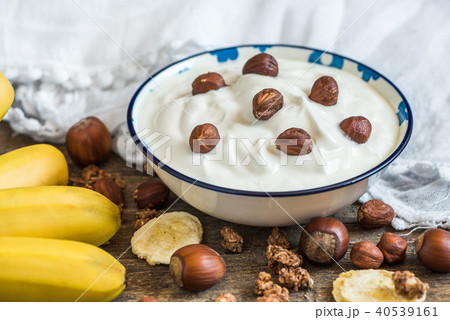 Yogurt with Muesli, Banana and Nuts 40539161