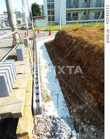 傾斜地の宅地開発には擁壁工事が必須ですの写真素材