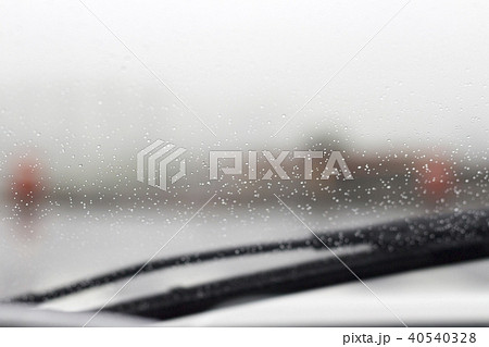 自動車 ガラス 雨滴 40540328