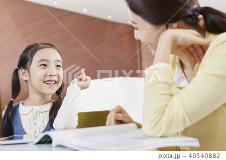 勉強 娘 笑顔 40540882