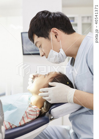 少女 診察 歯科医 40541371