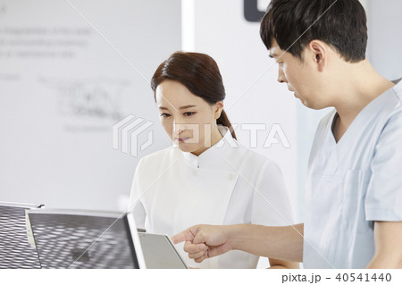 指す 指さす 看護師 40541440