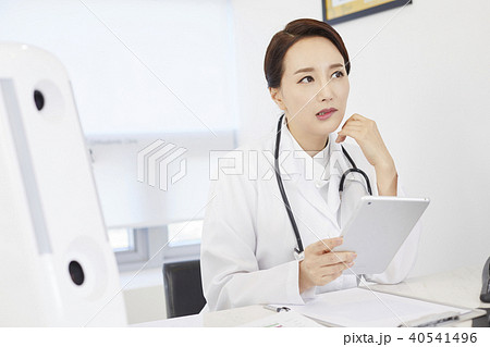 心配 女性 女 40541496
