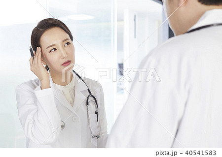 心配 女性 女 40541583