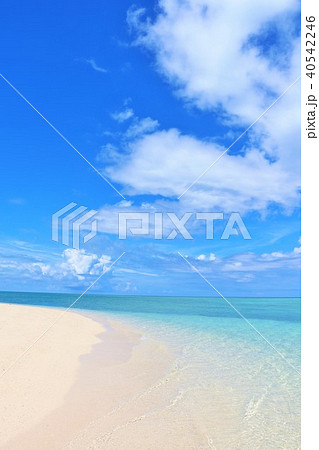 沖縄 池間島 誰もいない綺麗な海とビーチの写真素材