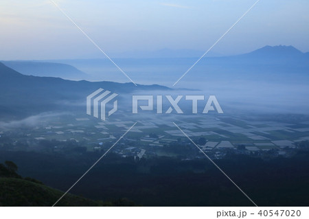 朝の阿蘇盆地 朝の阿蘇盆地 40547020