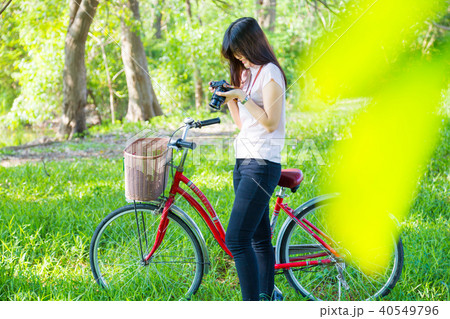 Women bike camera take photo nature city park Women bike camera take photo nature city park 40549796