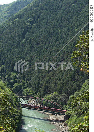 京都 保津川橋梁を渡るトロッコ列車 京都 保津川橋梁を渡るトロッコ列車 40550207