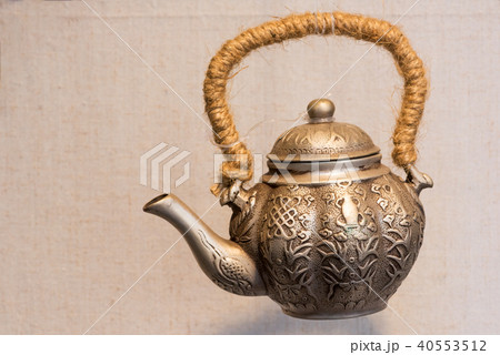 Bronze old chinese traditional teapot 40553512