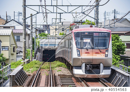 【東急 大井町線 6000系 北千束駅】 【東急 大井町線 6000系 北千束駅】 40554563