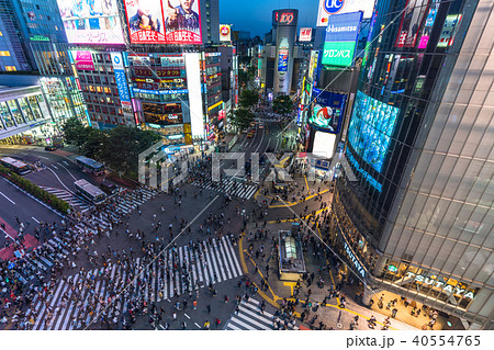 東京都 渋谷駅前 スクランブル交差点 俯瞰 の写真素材