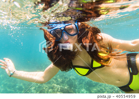 Girl in bikini snorkelling in tropical sea 40554959