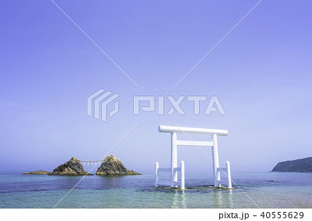 福岡県 糸島市 美しすぎる二見ヶ浦の夫婦岩と綺麗に修復された白い鳥居 福岡県 糸島市 美しすぎる二見ヶ浦の夫婦岩と綺麗に修復された白い鳥居 40555629