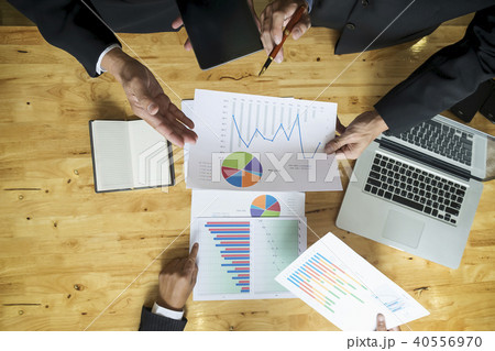 business people, pointing handles on the chart business people, pointing handles on the chart 40556970