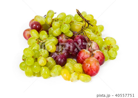 Rippen grape on white background Rippen grape on white background 40557751