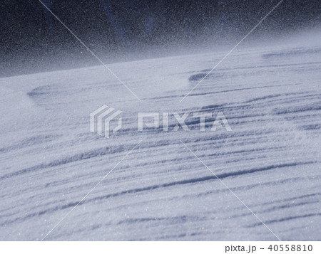 舞い上がる地吹雪 舞い上がる地吹雪 40558810