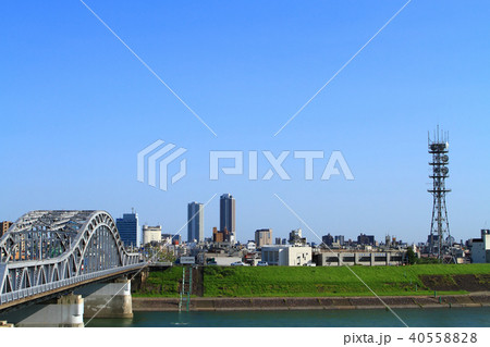 長良川から見た岐阜市中心街 都市風景 長良川から見た岐阜市中心街 都市風景 40558828