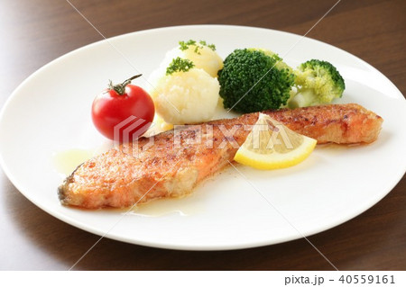 鮭のムニエル 40559161