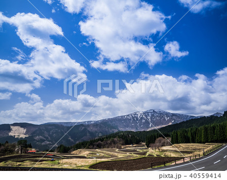 別宮の棚田から見る氷ノ山 40559414