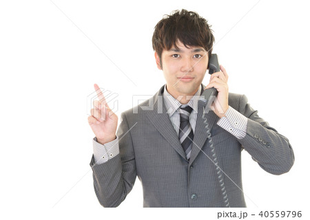 指示する笑顔のビジネスマン 40559796