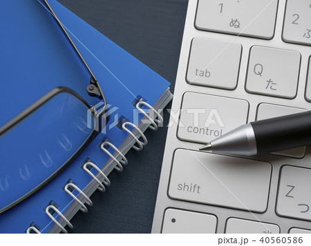 ビジネスイメージ・手帳・メガネ・キーボード 40560586