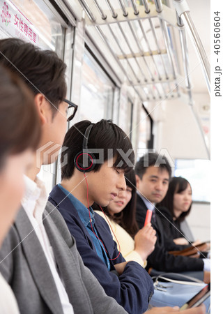 電車乗車イメージ 40560604