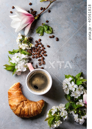 Coffee with spring flowers Coffee with spring flowers 40561818