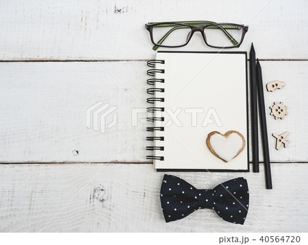 Blank notebook page for your wishes 40564720