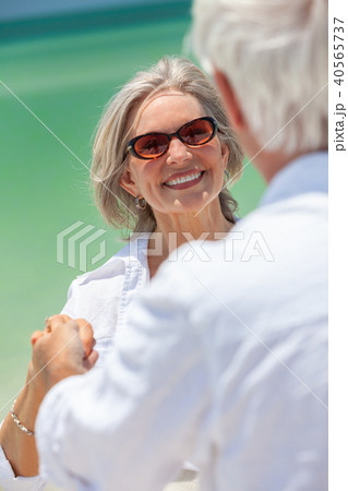 Happy Senior Couple Holding Hands Tropical Beach 40565737