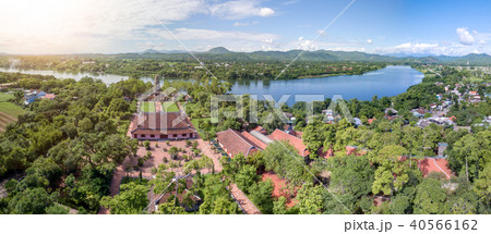 Huong river in Hue's Imperial City, Vietnam 40566162