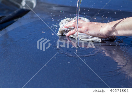 washing the machine by hand washing the machine by hand 40571302