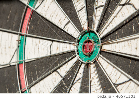 black and white dart target black and white dart target 40571303