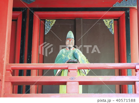 花園神社の本殿にある神猿の像 北茨城市の写真素材