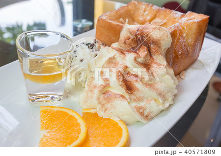 honey french toast with whipping cream 40571809