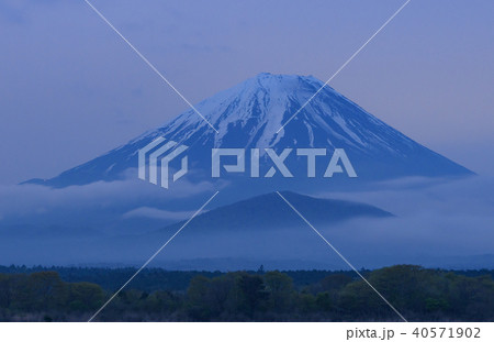 夜の富士山 40571902