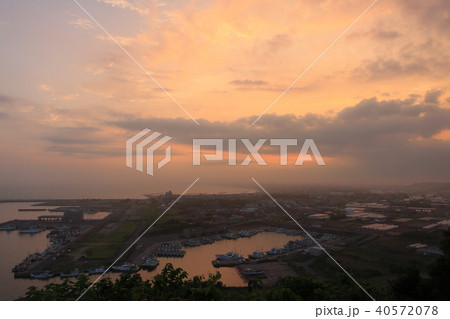 刑部岬から飯岡漁港を望む 40572078