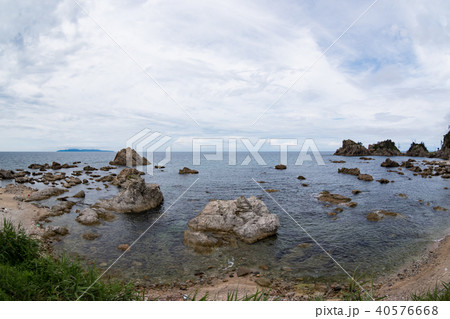 岩のある砂浜と空 笹川流れ 岩のある砂浜と空 笹川流れ 40576668