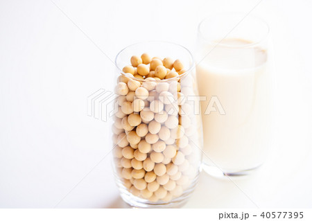 大豆と豆乳 40577395